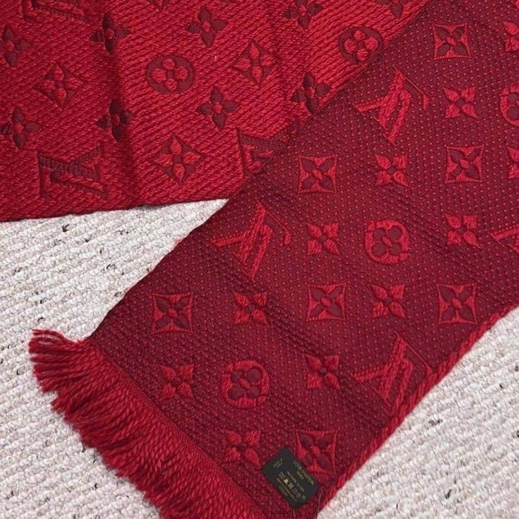 NEW Louis Vuitton Scarf - Picture 4 of 5